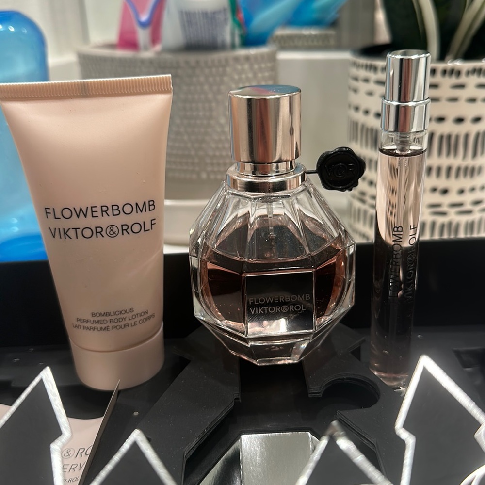 FLOWER BOMB VICTOR & ROLF